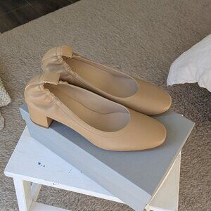 NWT Everlane 'The Italian Leather Day Heel' in Taupe: Size 9 (Narrow)